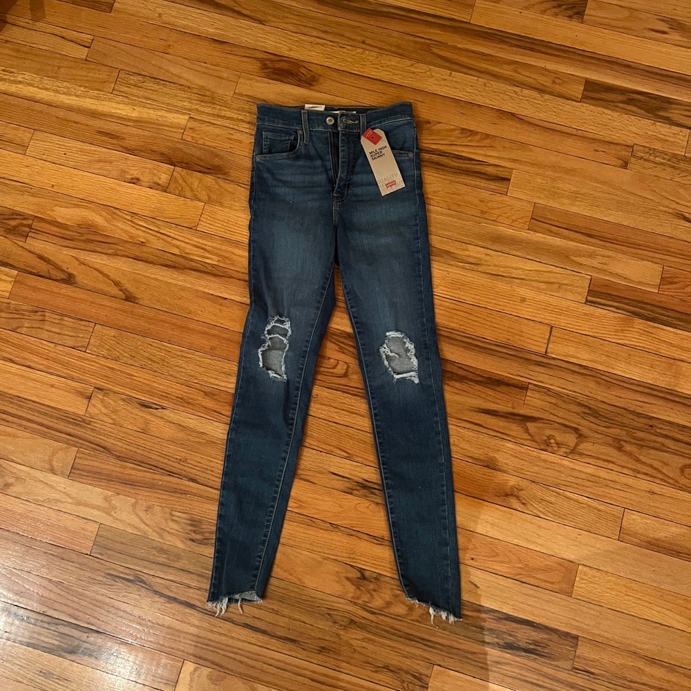Distressed Blue Levi Jeans
